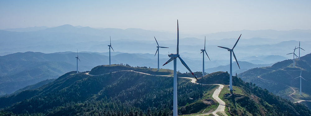 1731287977698704.jpg 攝圖網(wǎng)_501284086_山頂風力發(fā)電廠(非企業(yè)商用).jpg